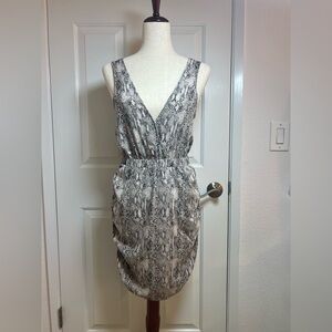 JO’ES 97 % Silk Elegant Snake Print Mini‎ Dress